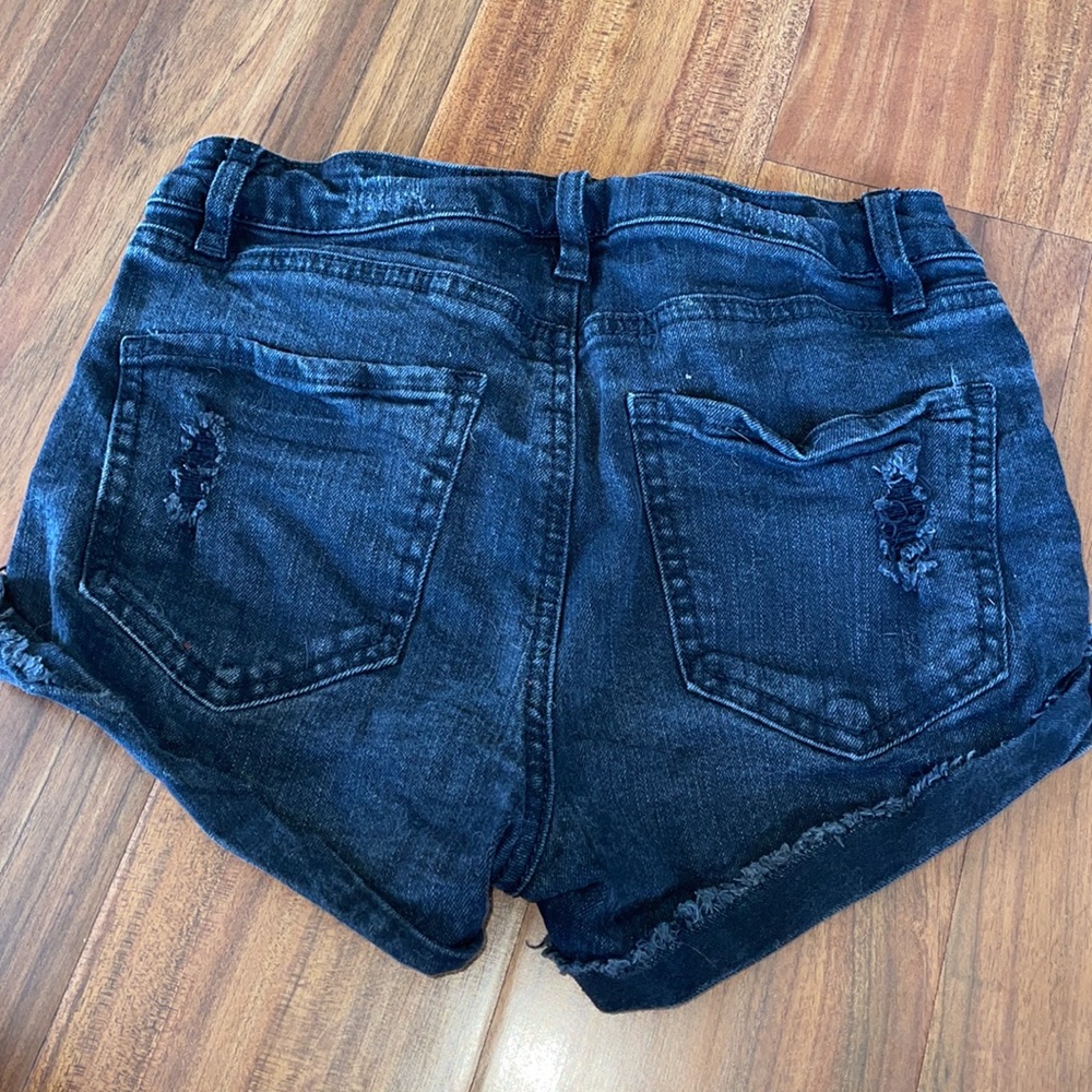 Shorts - Picture 3 of 3